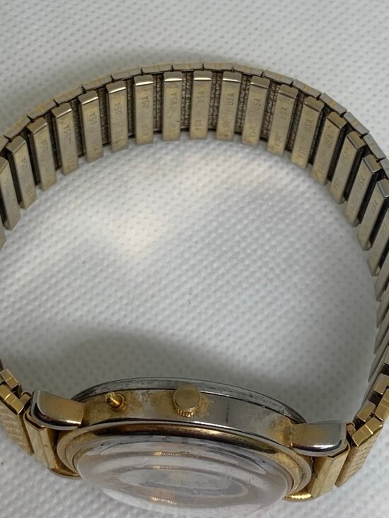 Vtg Collectible Moving Lionel train with sound Quartz Watch gold tone running